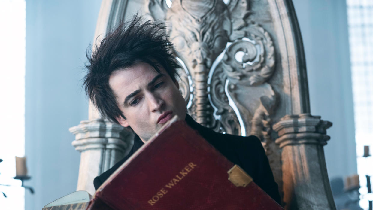  Tom Sturridge as Dream, reading the book of Rose Walker, in The Sandman. 