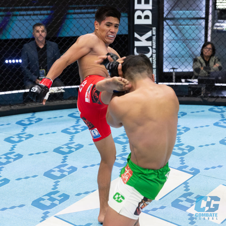 David Martínez tuvo su primera defensa del Campeonato Mundial de Peso Gallo de Combate Global contra Axel Osuna. (Scott Hirano/Combate Global).