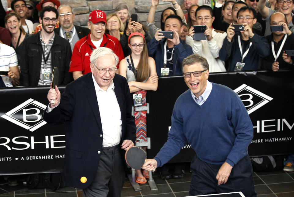 Berkshire Hathaway CEO Warren Buffett (L) and friend Bill Gates, founder of Microsoft, play table tennis at a Berkshire sponsored reception in Omaha, Nebraska May 4, 2014 as part of the company annual meeting weekend. The investment guru was peppered with questions at the meeting, part of a mostly festive weekend that Buffett calls 