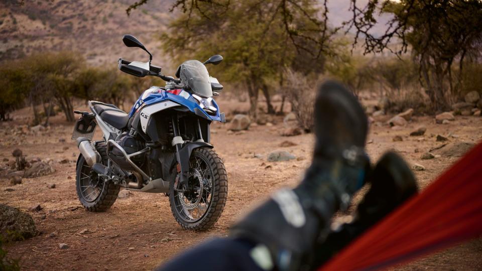 2024 bmw r 1300 gs in dessert