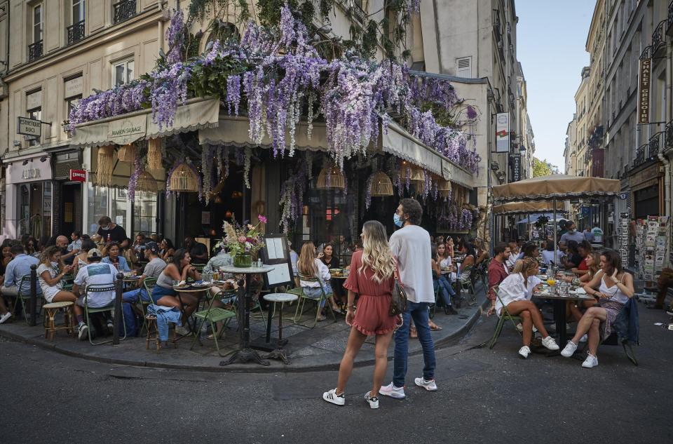 PARIS, FRANCE - SEPTEMBER 13: Parisians enjoy the late summer weather in packed cafes and restaurants on the Rue de Buci, Paris, despite the recent surge in Covid-19 infections throughout Paris and France on September 13, 2020 in Paris, France. On Saturday, the number of new daily cases in France exceeded 10,000, with infection rates rising among all age groups. (Photo by Kiran Ridley/Getty Images)