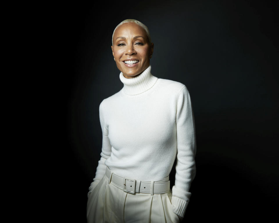 Jada Pinkett Smith posa para un retrato para promoversu libro de memorias "Worthy" el lunes 16 de octubre de 2023, en Nueva York. (Foto Taylor Jewell/Invision/AP)