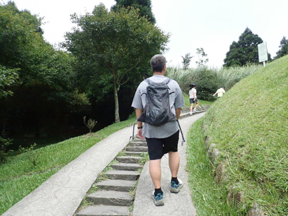 台北擎天崗環形步道＋竹篙山