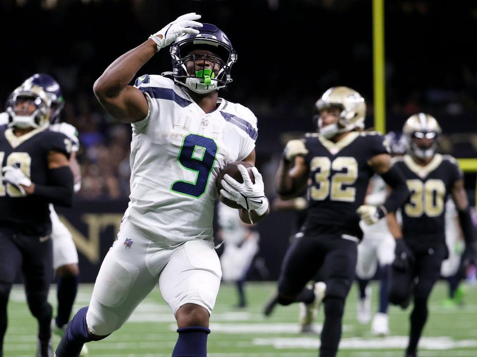 Kenneth Walker III runs for a touchdown against the New Orleans Saints.