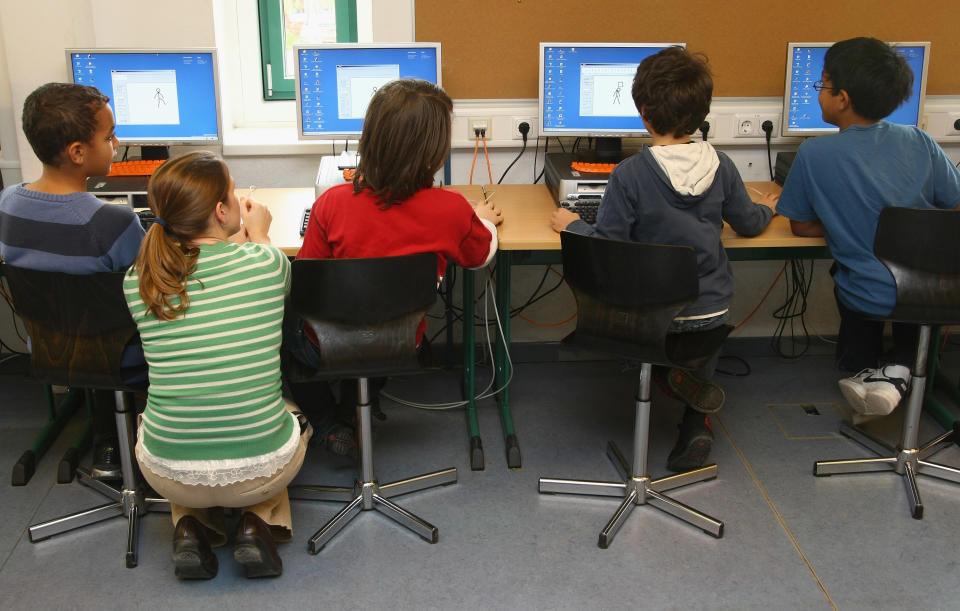 BERLIN - SEPTEMBER 18:  Fourth-grade students learn computer skills in the elementary school at the John F. Kennedy Schule dual-language public school on September 18, 2008 in Berlin, Germany. The German government will host a summit on education in Germany scheduled for mid-October in Dresden. Germany has consistantly fallen behind in recent years in comparison to other European countries in the Pisa education surveys, and Education Minister Annette Schavan is pushing for an 8 percent increase in the national educaiton budget for 2009.  (Photo by Sean Gallup/Getty Images)