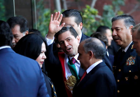 FILE PHOTO: Mexico's outgoing President Enrique Pena Nieto waves while arriving to the Congress for the inauguration of Mexico's new President Andres Manuel Lopez Obrador, in Mexico City, Mexico December 1, 2018. REUTERS/Carlos Jasso/File Photo