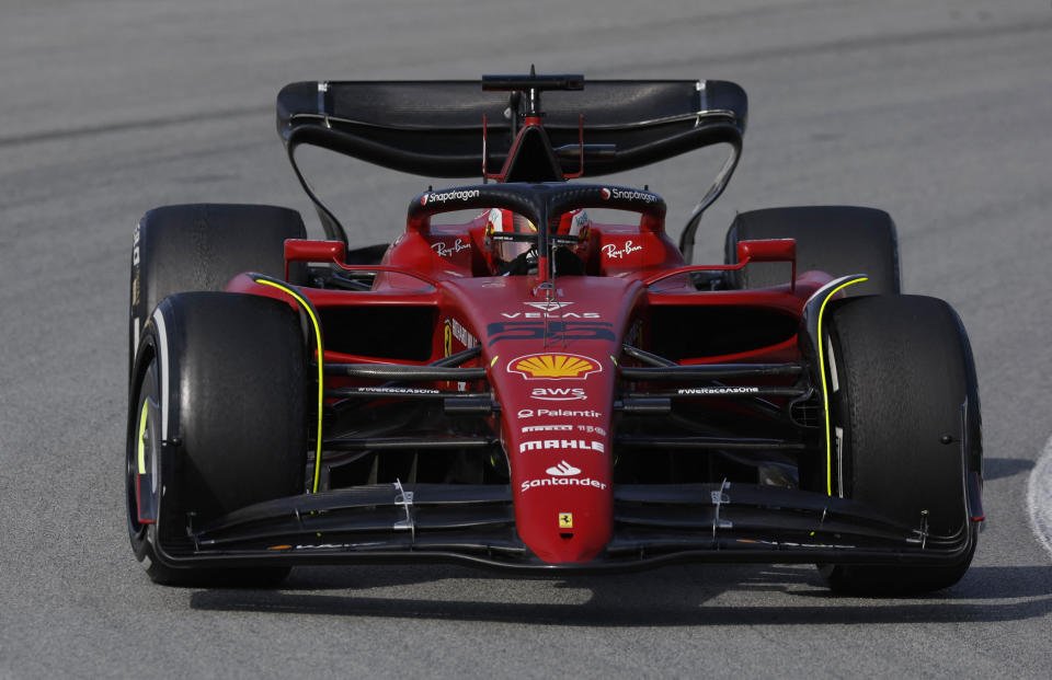 Carlos Sainz Jr. al volante de su Ferrari durante la pretemporada de la F1 en Barcelona, el jueves 24 de febrero. (Foto: Reuters)