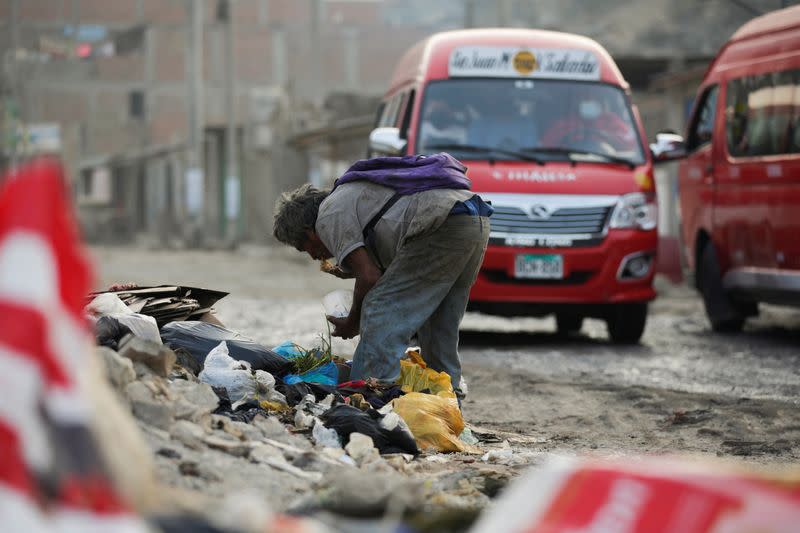 Soup kitchens on the outskirts of Lima struggle with inflation