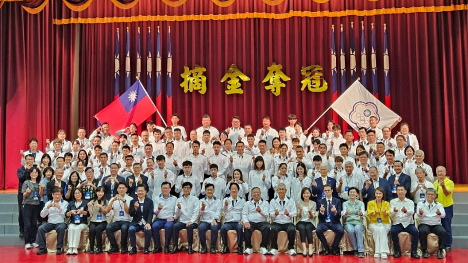 總統賴清德今（7/9）到國訓中心親自授旗，並頒贈20萬元加菜金為台灣隊加油打氣。施書瑜攝