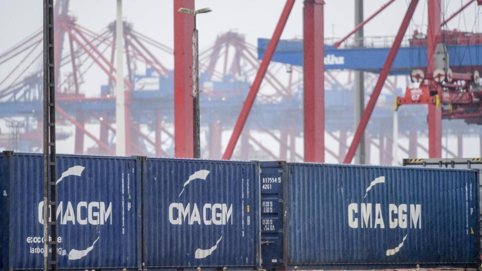 Container im Hamburger Hafen. Das neuartige Coronavirus trifft die Wirtschaft erheblich.