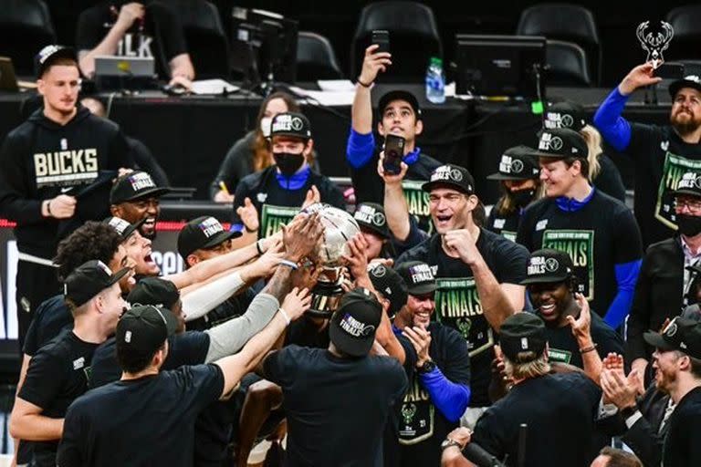 Milwaukee Bucks eliminó a Atlanta Hawks y jugará sus primeras finales de la NBA desde 1974