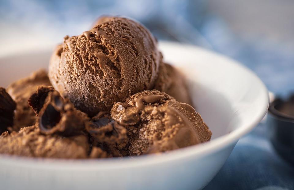 <p>While no summer is complete without ice cream, it may not be the best thing to serve at your cookout. Consider the facts: summer is hot and ice cream is cold. And unless you’re keeping your sundae bar indoors, chances are your sweet treat will be a soupy mess before your first guest gets to take a bite.</p>