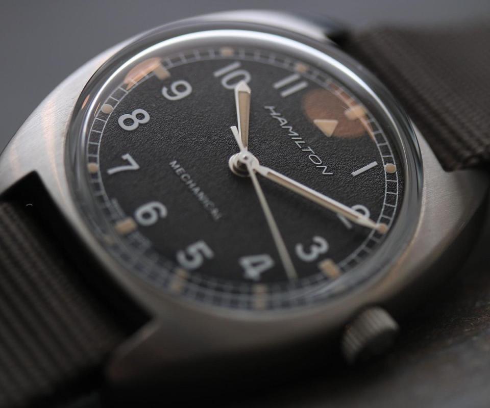 Pilot Pioneer手上鏈腕錶以1973年的W10為復刻，雖然面盤少了T Logo跟Broad Arrow，但整體復刻純度相當高。