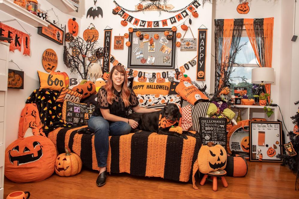 Take a Tour of a Salem, MA Home That\'s Decorated for Halloween ALL ...