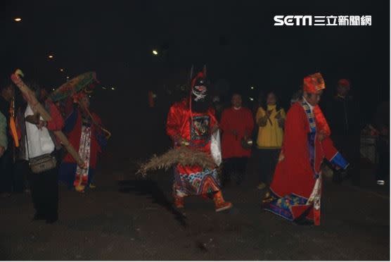 送肉粽又名送煞或喫麵線，是台灣民間的傳統除煞儀式。（示意圖－非該事件／鄭武郎老師提供）