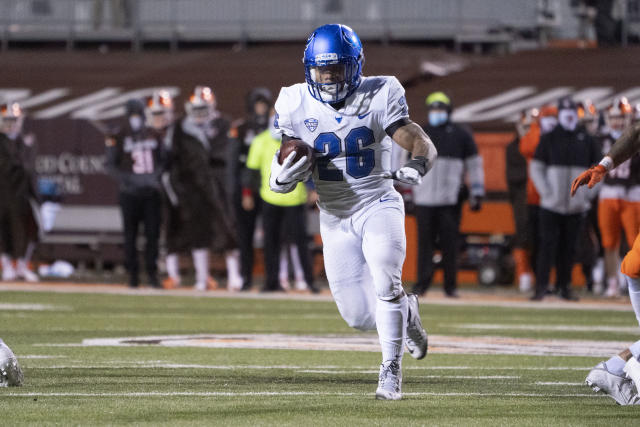 Jaret Patterson of the Washington Football Team runs with the ball in