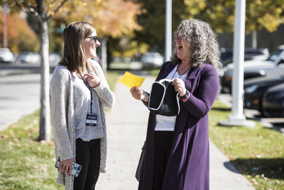 HuffPost staffer Samantha Tomaszewski talks to Jody England Hansen after her interview.