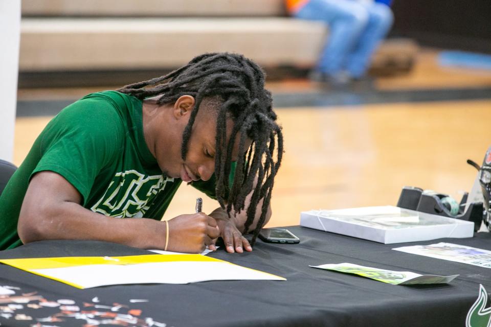 Alvon Isaac signs his letter of intent to play football University of South Florida at Hawthorne Middle/High School in Hawthorne, FL on Thursday, December 21, 2023. [Alan Youngblood/Gainesville Sun]