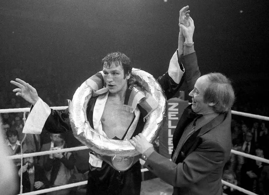 1976: ECKHARD DAGGE (WBC-Superweltergewicht) - ist Deutschlands zweiter Box-Weltmeister. Am 17. Juni 1976 siegt er durch technischen K.o. in der Berliner Deutschlandhalle gegen Titelverteidiger Elisha Obed von den Bahamas