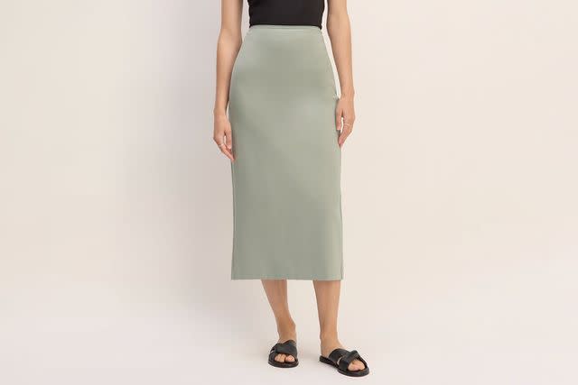 <p>Everlane</p>