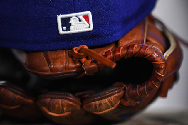 LA Dodgers get new leather on Glove Day