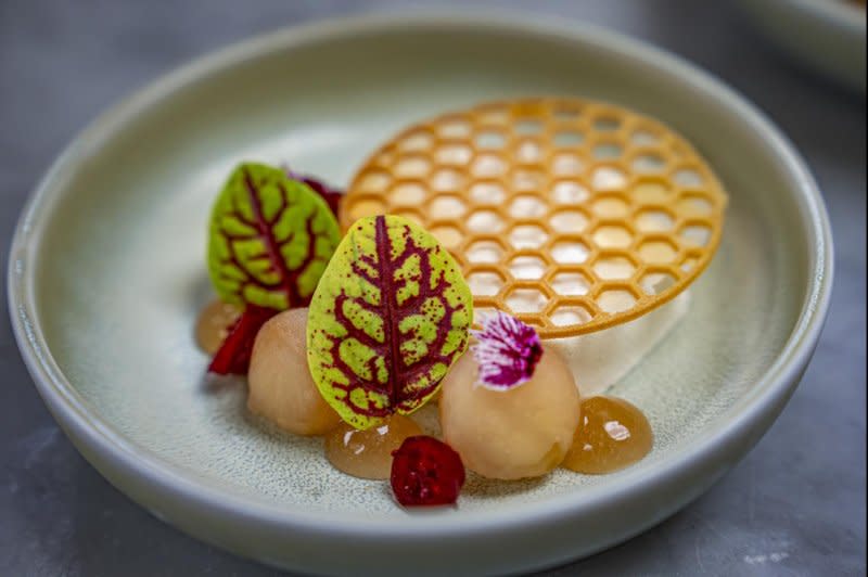 Air France held a tasting dinner for its new menu at the 25th annual Montréal en Lumière festival in February. The dessert was prepared by Paul Peyrat, pastry chef at Renoir in Montreal. Photo courtesy of Montréal en lumière