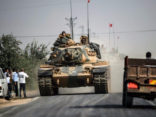 afp ten more turkish tanks head across border into syria afp