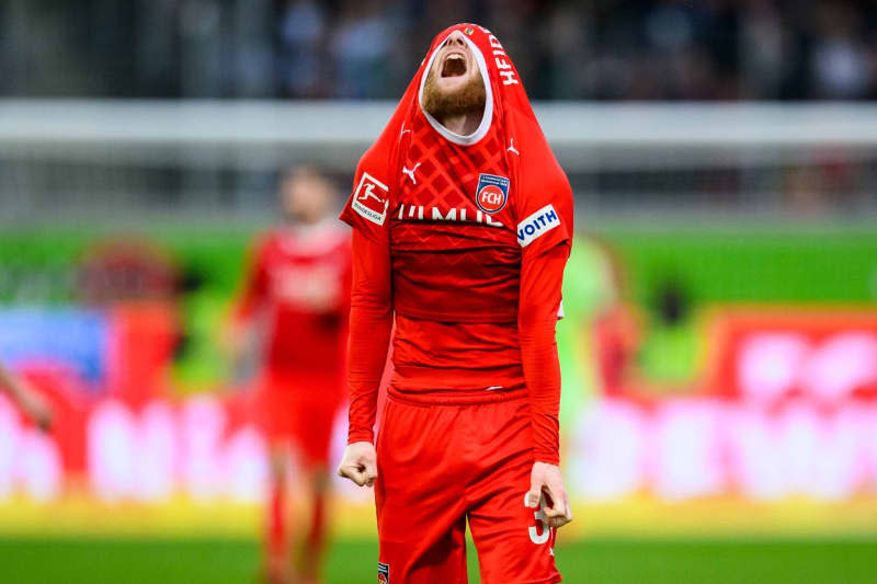 Heidenheim's Jan-Niklas Beste looks dejected after the German Bundesliga soccer match between 1. FC Heidenheim and Borussia Monchengladbach at Voith-Arena. Tom Weller/dpa