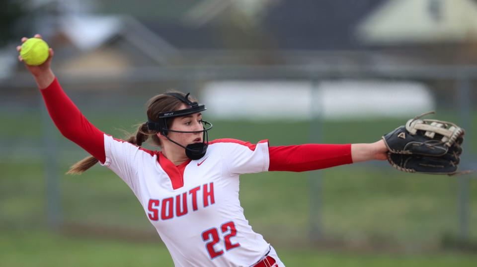 South Salem's Rowan Thompson (22) pitches against Franklin during the game at South Salem High School in Salem, Ore. on Thursday, March 31, 2022. 
