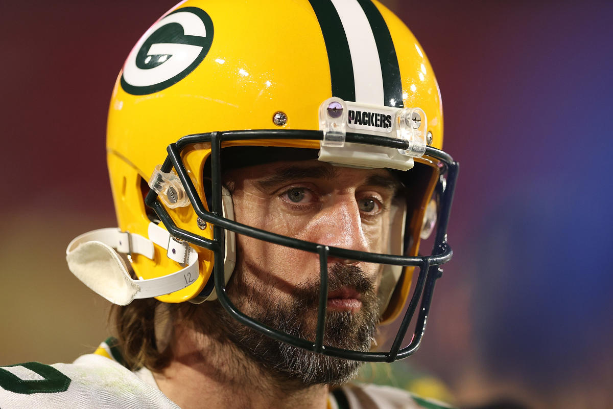 Aaron Rodgers Out After Positive Coronavirus Test - The New York Times