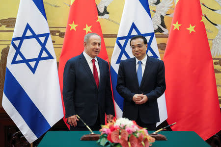 Chinese Premier Li Keqiang (R) with Israel Prime Minister Benjamin Netanyahu (L) attend a signing ceremony at the Great Hall of the People in Beijing, China March 20, 2017. REUTERS/Lintao Zhang/Pool