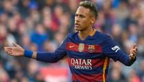 <p>Neymar steht wohl tatsächlich kurz vor einem Wechsel zu Paris Saint-Germain. Der Brasilianer vom FC Barcelona soll sich mit den Franzosen einig geworden sein, schreibt die L’Equipe<i>. </i>Der Spieler und Klub haben sich auf ein Nettogehalt von rund 30 Millionen Euro über fünf Jahre geeinigt. Jetzt geht es nur noch um die Ablöse – im Gespräch sind 222 Millionen Euro. (Getty Images)</p>