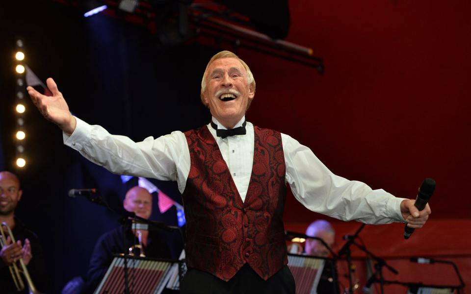 Fears Bruce Forsyth may not return to the spotlight due to continued illness