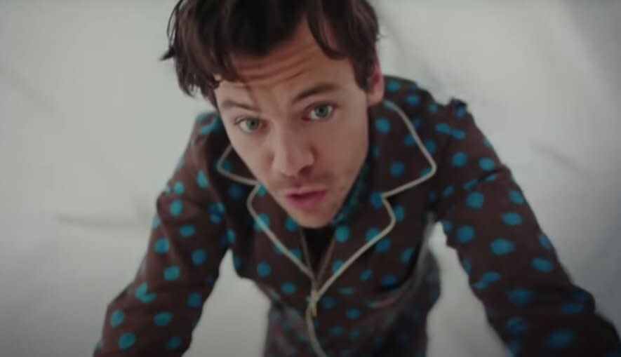 Harry Styles - Late Night Talking (Official Video) https://www.youtube.com/watch?v=4VaqA-5aQTM&amp;t=35s