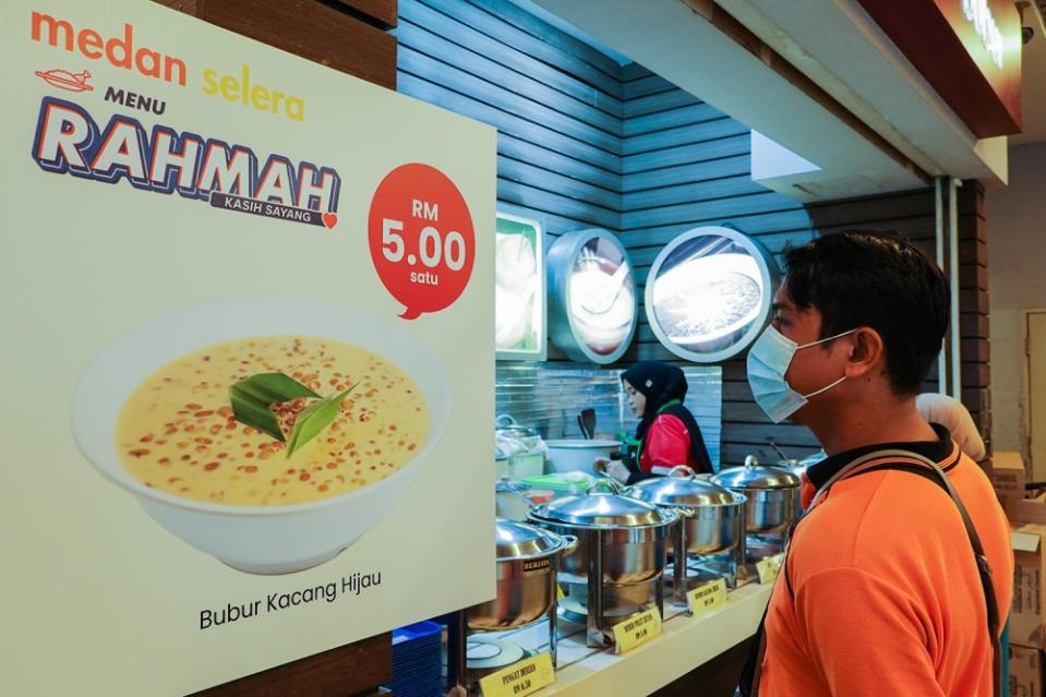 Variety of Menu Rahmah served at Mydin USJ on February 06,2023. Picture by Miera Zulyana