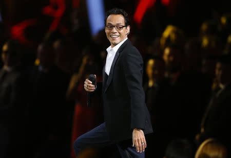 Marc Anthony performs "Cuando Nos Volvamos A Encontrar" with Carlos Vives (not pictured) at the15th Annual Latin Grammy Awards in Las Vegas, Nevada November 20, 2014. REUTERS/Mike Blake