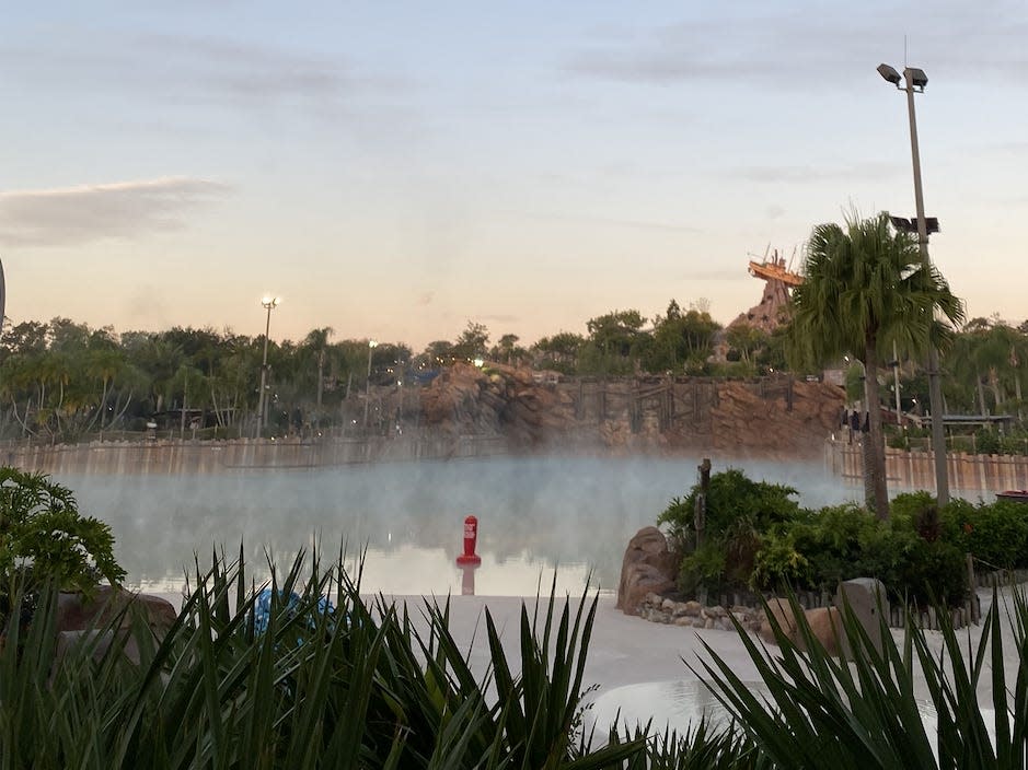 typhoon lagoon wave pool