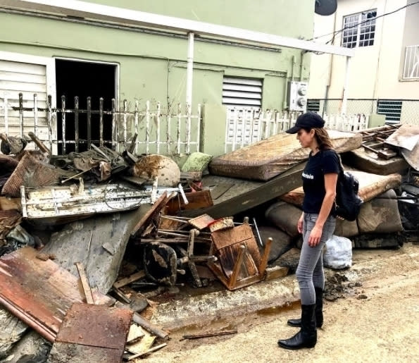 La también magnate visitó barriadas afectadas que están sobreviviendo sin electricidad ni agua potable. Instagram @fentertainment