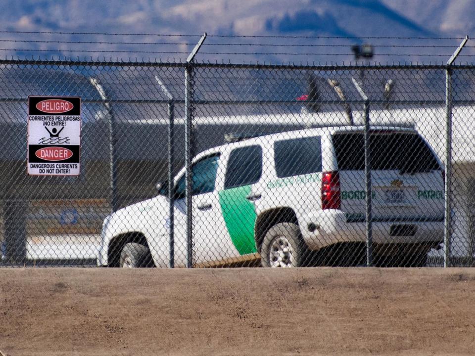 A US border patrol vehicle near the Mexican border: Getty Images