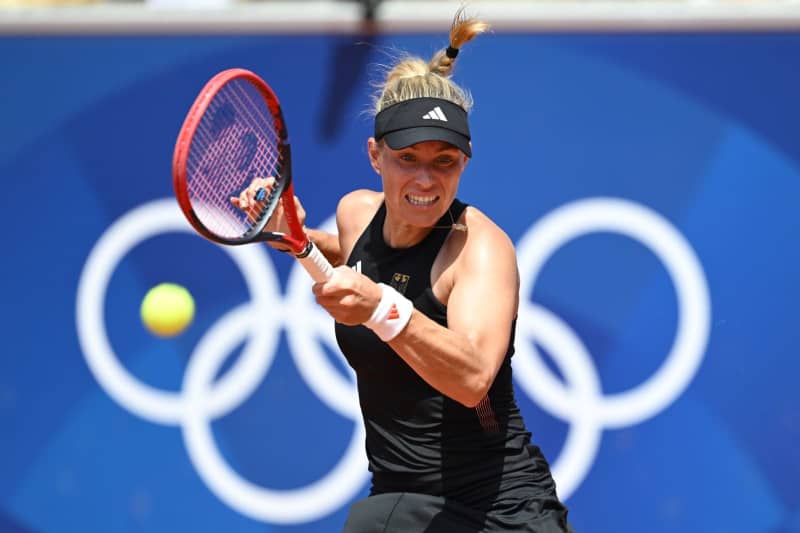 German tennis player Angelique Kerber in action against Canada's Leylah Fernandez during their women's singles Round of 16 tennis match of the Paris 2024 Olympic Games. Sven Hoppe/dpa