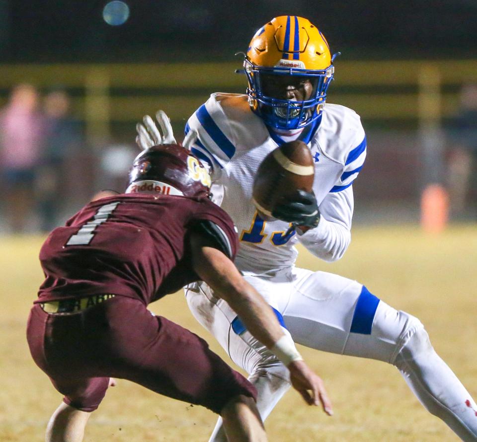 Chipley wide receiver Daquayvious Sorey tries to avoid a tackle in a 22-7 win against Baker in the regional championship game in 2021.