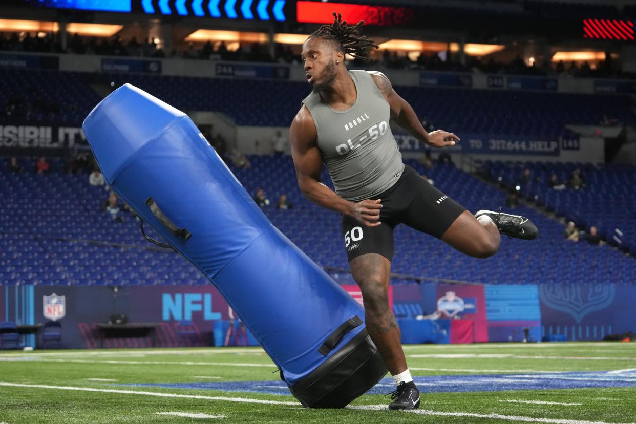 Feb 29, 2024; Indianapolis, IN, USA; Houston defensive lineman David Ugwoegbu (DL50) works out during the 2024 NFL Combine at Lucas Oil Stadium. Mandatory Credit: Kirby Lee-USA TODAY Sports