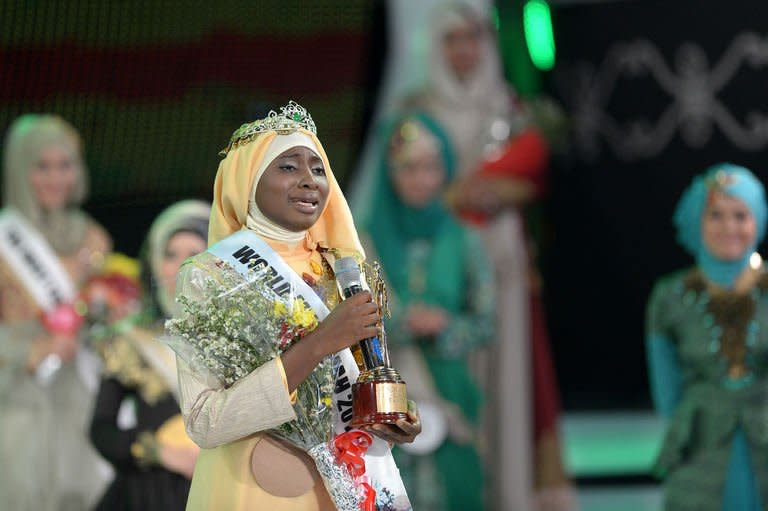 The newly crowned Muslimah World 2013 Obabiyi Aishah Ajibola (C) of Nigeria speaks to the audience during the Muslimah World competition in Jakarta on September 18, 2013