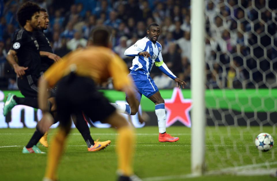 Jackson anota un gol con el Oporto al Bayern de Múnich en un partido de la Champions de la temporada 2014-15. (Foto: Miguel Riopa / AFP / Getty Images).