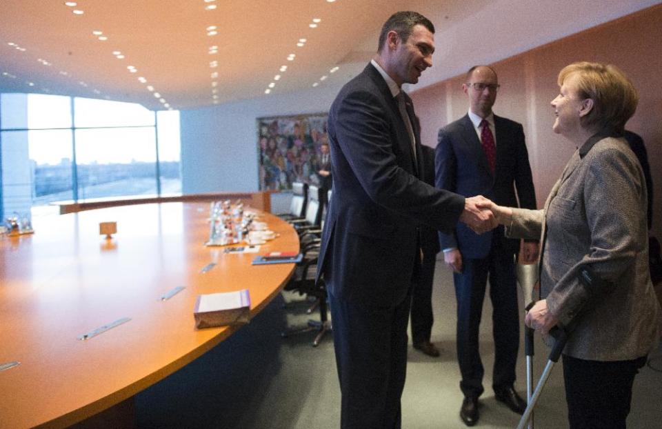 German Chancellor Angela Merkel, right, welcomes Ukraine opposition leaders Vitali Klitschko, left, and Arseniy Yatsenyuk, center, Monday, Feb. 17, 2014 at the chancellery in Berlin to discuss the country's crisis. The former Soviet nation has been in chaos since November when President Viktor Yanukovych ditched a planned EU trade and political pact in favour of closer ties with Moscow. (AP Photo/Johannes Eisele, Pool)