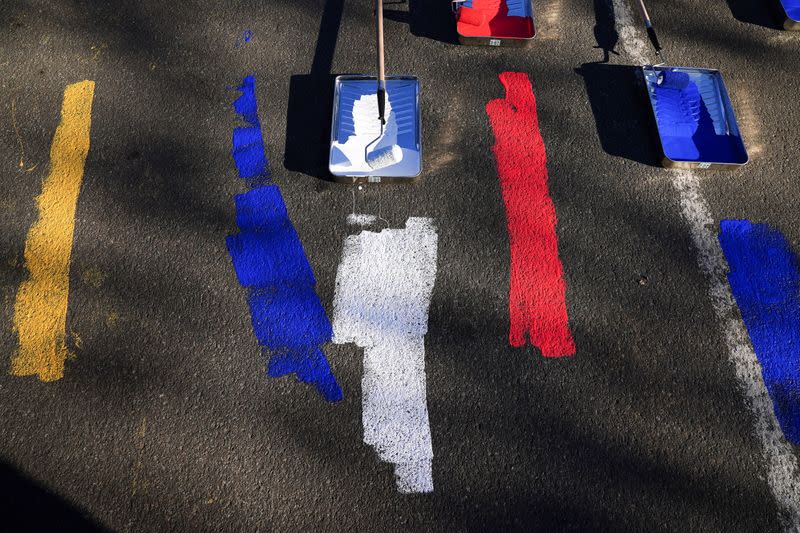 Ceremonial finish line painting in New York