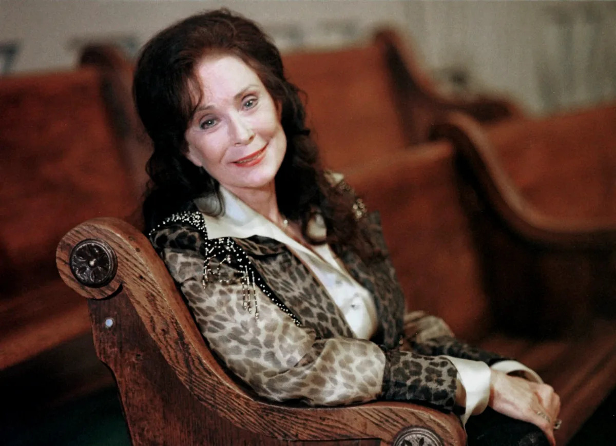 Loretta Lynn, coal miner's daughter and country queen, dies