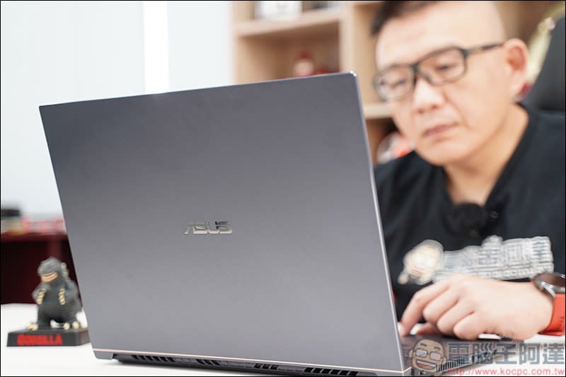 ASUS ProArt StudioBook 17 (H700) 開箱