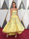 <p>Hay vestidos amarillos que serán recordados durante mucho tiempo y uno de ellos es el Louis Vuitton con el que Alicia Vikander recogió su Oscar en 2016. (Foto: Gtres). </p>