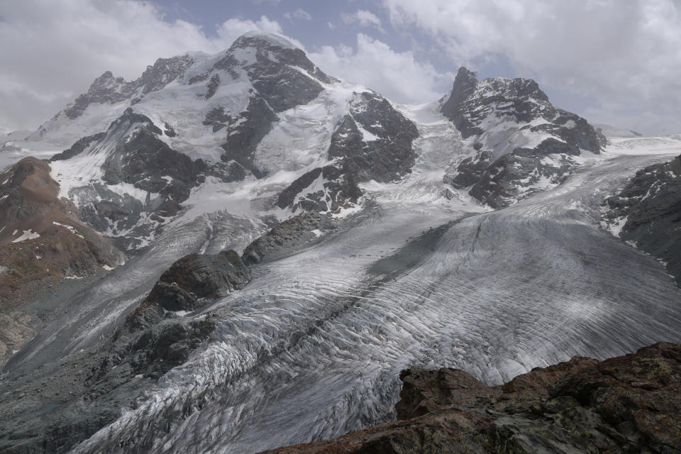 Los glaciares Theodul (derecha) y Triftji en la frontera entre Suiza e Italia. (Foto: Sean Gallup/Getty Images)